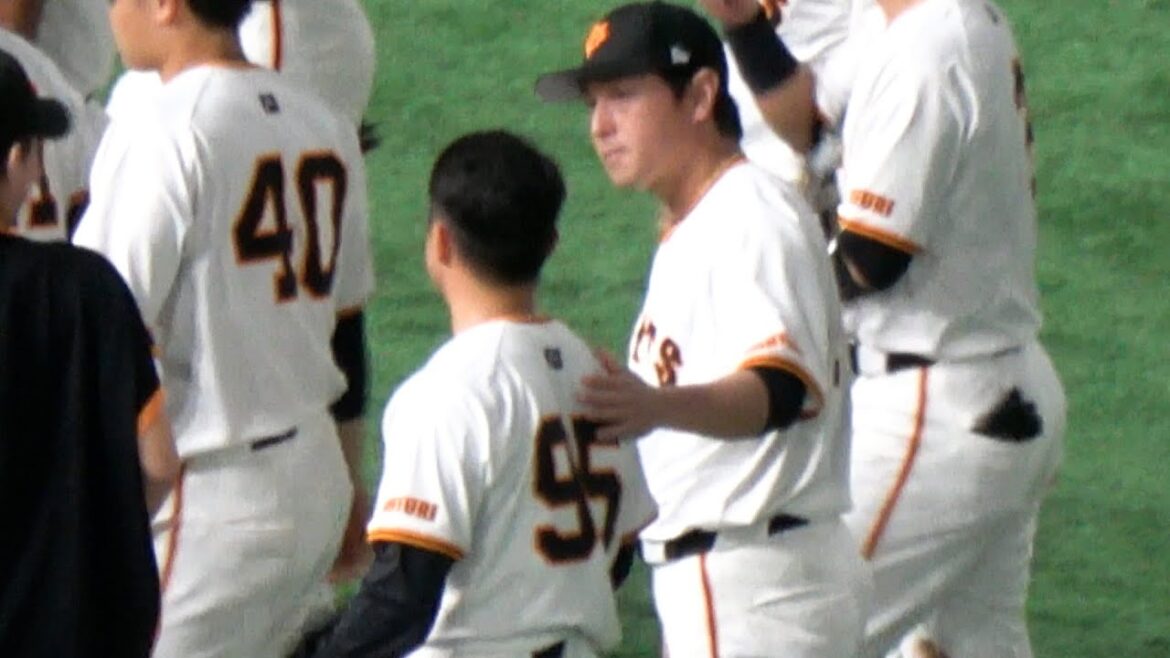 【読売ジャイアンツ】勝利後の整列で長野久義が戸田懐生へアドバイスする⁉ 現地映像