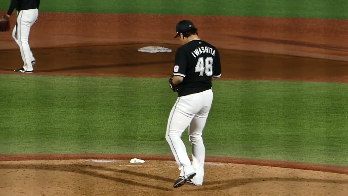 2025年4月25日 イースタンリーグ 千葉ロッテ・岩下 大輝 投手の準備投球（ボールデッド中）