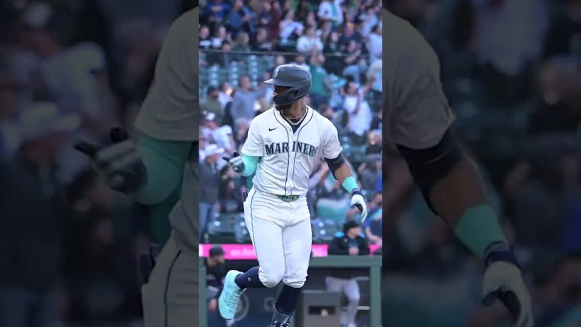 Definition of aura: Julio Rodríguez 😎