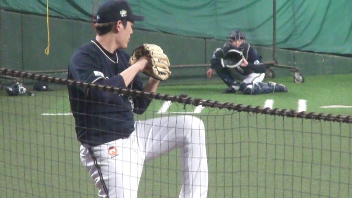 オリックス 九里亜蓮が試合前にブルペンで投球練習　西武 vs オリックス　2025年4月25日(金) ベルーナドーム