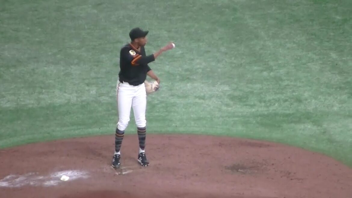 【野球選手フォーム集】マルティネスの投球フォーム（読売ジャイアンツ対 横浜DeNAベイスターズ 2025年4月15日）