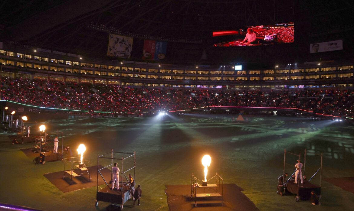 なぜ！？ シティーハンター→Get Wild→小室哲哉！ソフトバンクのド派手開幕セレモニーに球場どよめき（西スポWEB OTTO！） - Yahoo!ニュース - Yahoo!ニュース