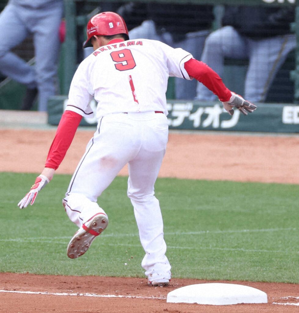 広島 秋山翔吾とモンテロが負傷交代 秋山は走塁で右足首、4番モンテロはスイングで左脇腹を痛める（スポニチアネックス） - Yahoo!ニュース - Yahoo!ニュース