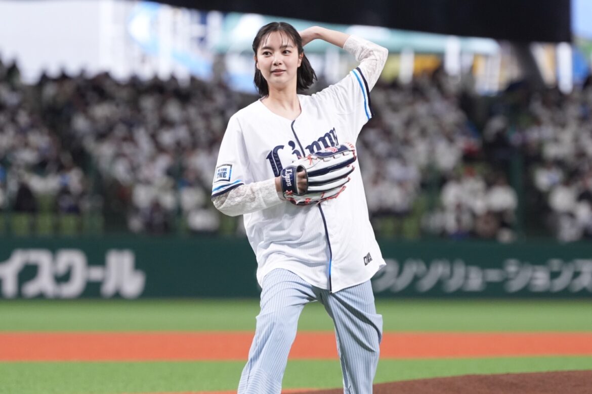 「女神が降臨」ベルーナドームのマウンドに立った現役モデル“獅子女”にネット好感「何があってもライオンズを応援する気持ちは変わりません！」（THE DIGEST） - Yahoo!ニュース - Yahoo!ニュース