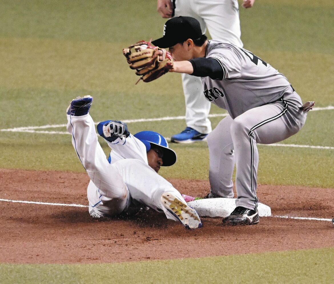 中日・上林誠知、”神走塁”でチームの勝ち越しに貢献 三塁にヘッドスライディング…右手引っ込め、左手でベースタッチ（中日スポーツ） - Yahoo!ニュース - Yahoo!ニュース
