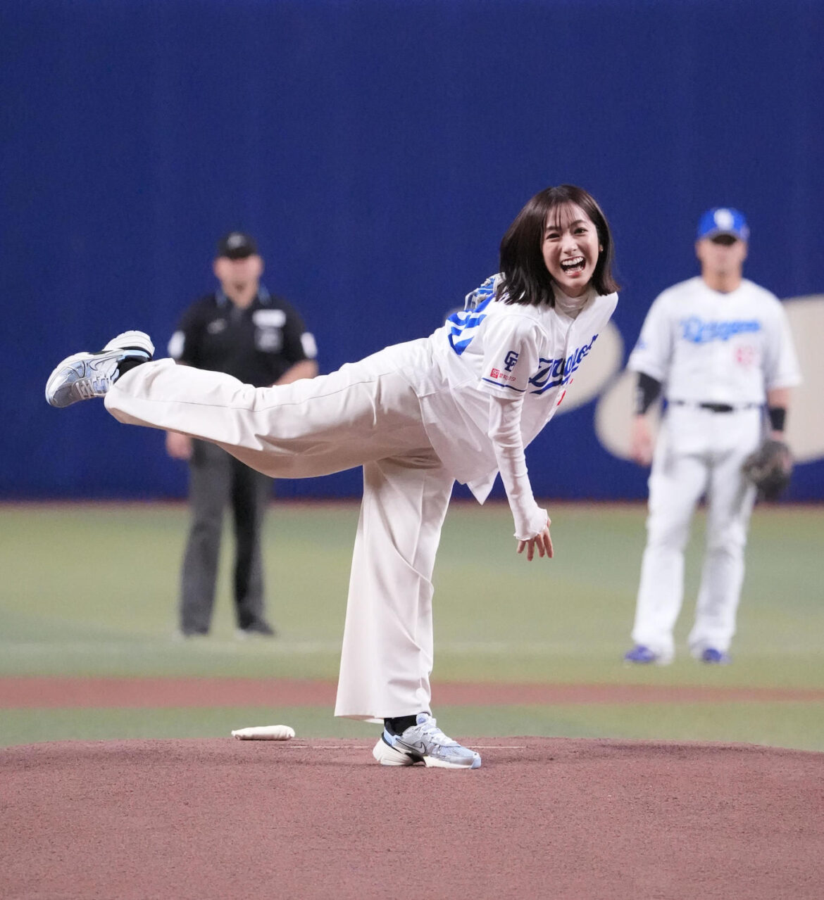 【中日】TBS田村真子アナが背番号「8:00」始球式「燃えよドラゴンズを聴いて育った身」(日刊スポーツ) – Yahoo!ニュース – Yahoo!ニュース 【中日】TBS田村真子アナが背番号「8:00」始球式「燃えよドラゴンズを聴いて育った身」(日刊スポーツ) - Yahoo!ニュース - Yahoo!ニュース