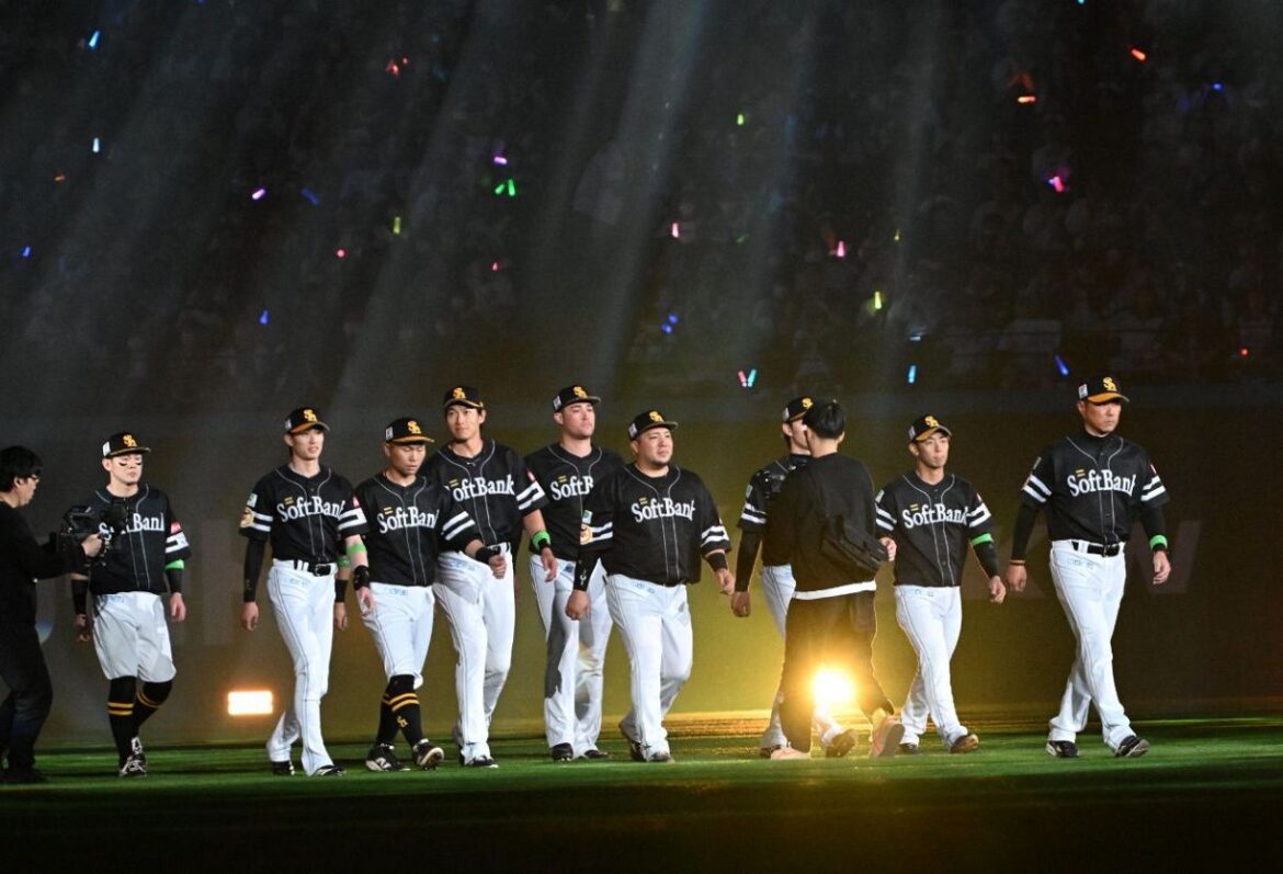 ソフトバンクナイン、敵地セレモニーで異例のセンターから登場 日本ハムから王者へのリスペクト ド派手な花火演出でエスコンも最高潮：「おっ！」でつながる地元密着のスポーツ応援メディア 西スポWEB OTTO! - 西スポWEB OTTO!