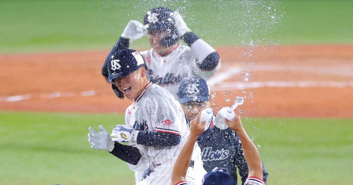 ヤクルト、丸山和郁の劇打でサヨナラ！　つば九郎と一緒に1勝、神宮快幕！　高津監督「胸に秘めて頑張っていく」 - サンスポ