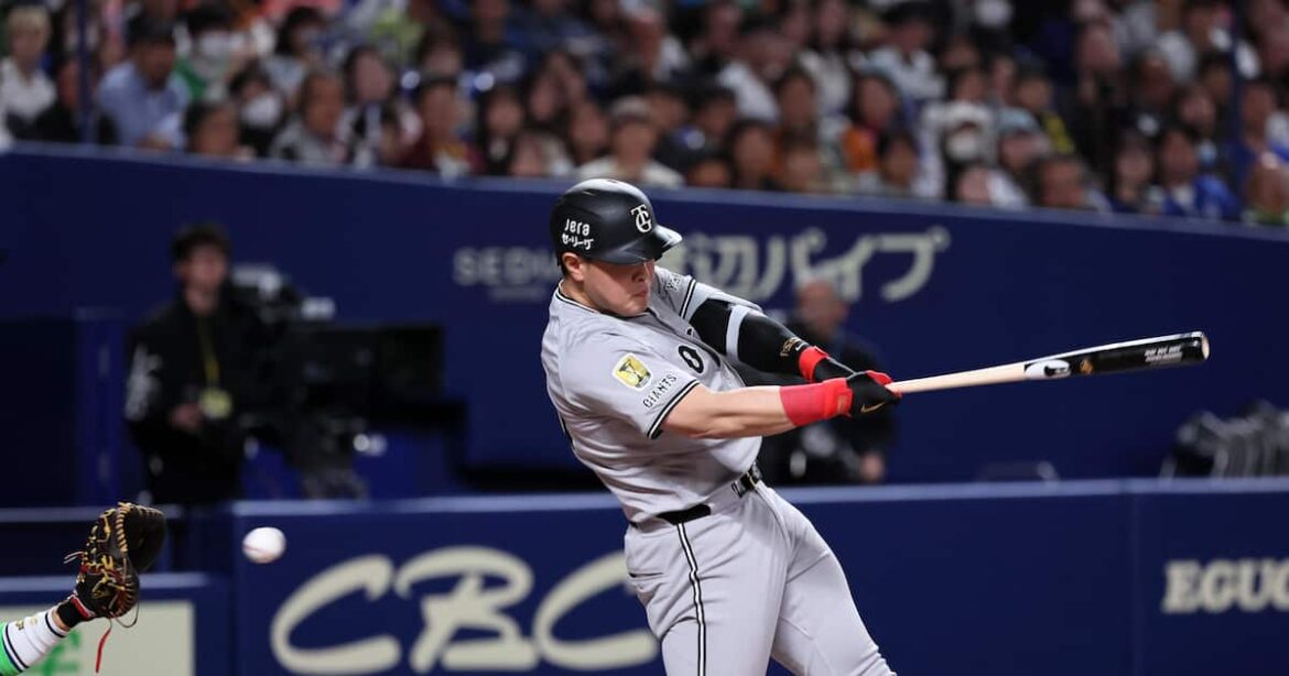 巨人・岡本和真が今季1号も…八回の絶好機には空振り三振「あそこは打ちたかった」 - サンスポ