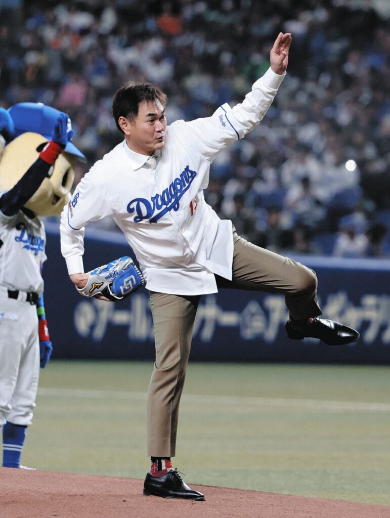 始球式を務めた岩瀬仁紀さん