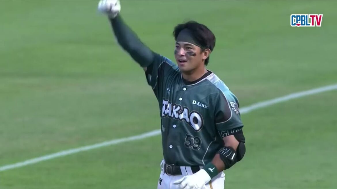 04/26 台鋼 VS 統一 八局上，金牌王台鋼大王，王柏融一發三分打點的長打，逆轉戰局，台鋼單局四分讓獅隊苦不堪言