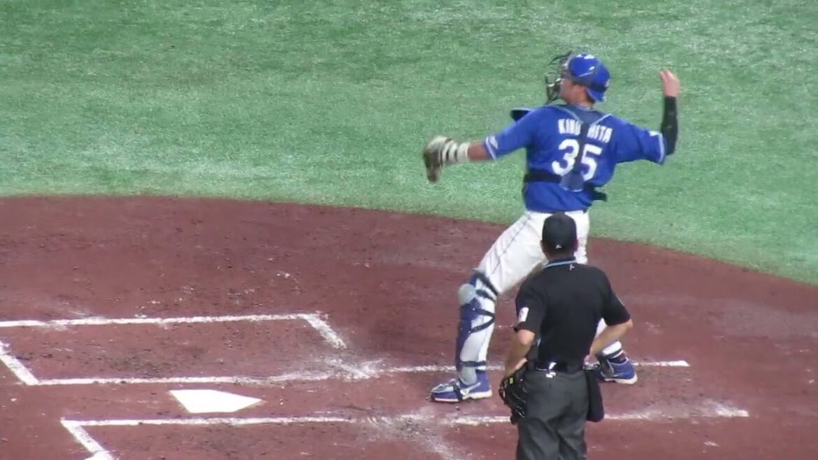 ドラゴンズ木下拓也 イニング間のキャッチングとスローイング【読売ジャイアンツ対 中日ドラゴンズ2025年4月23日】