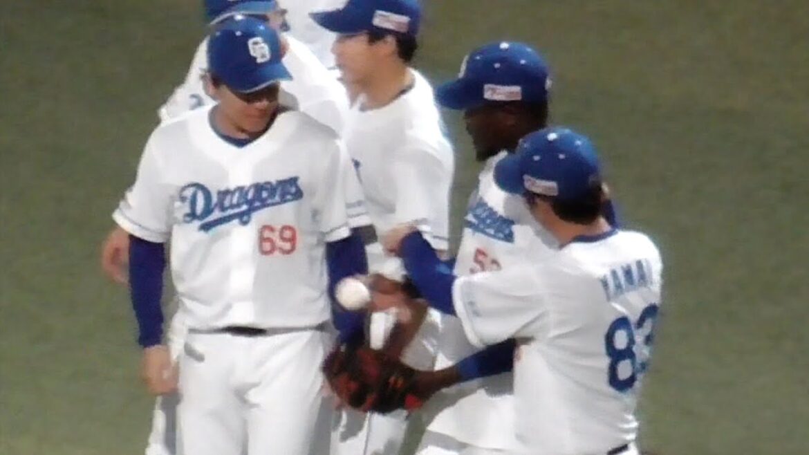 三浦瑞樹  プロ初勝利のボールをマルテから渡されずハラハラ  山井コーチが声を掛ける　中日ドラゴンズVS阪神タイガース　2025/05/01