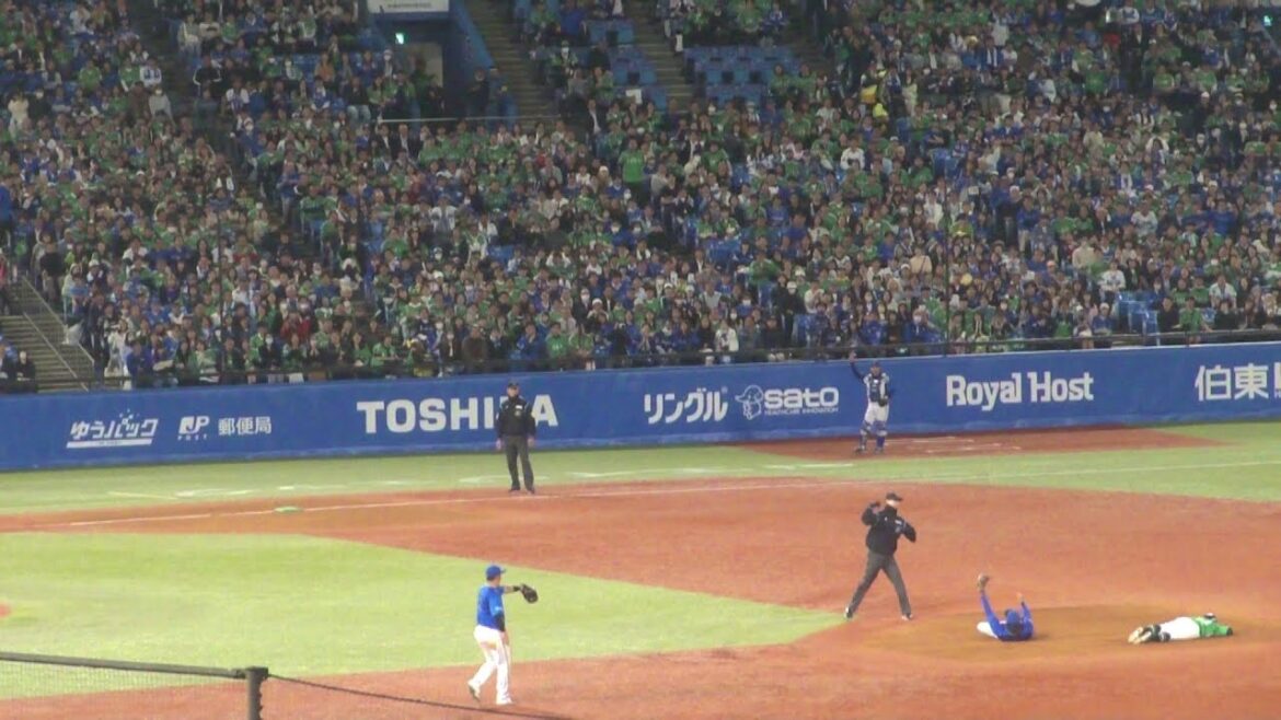 DeNA 山本祐大 盗塁阻止でナイスプレー　並木秀尊は盗塁失敗　ヤクルト vs DeNA　2025年5月1日(木) 神宮球場