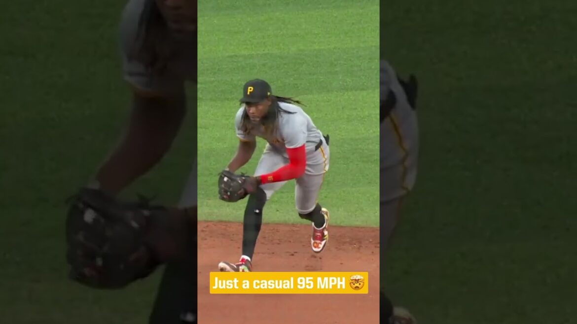 Oneil Cruz makes these throws look so easy 😯