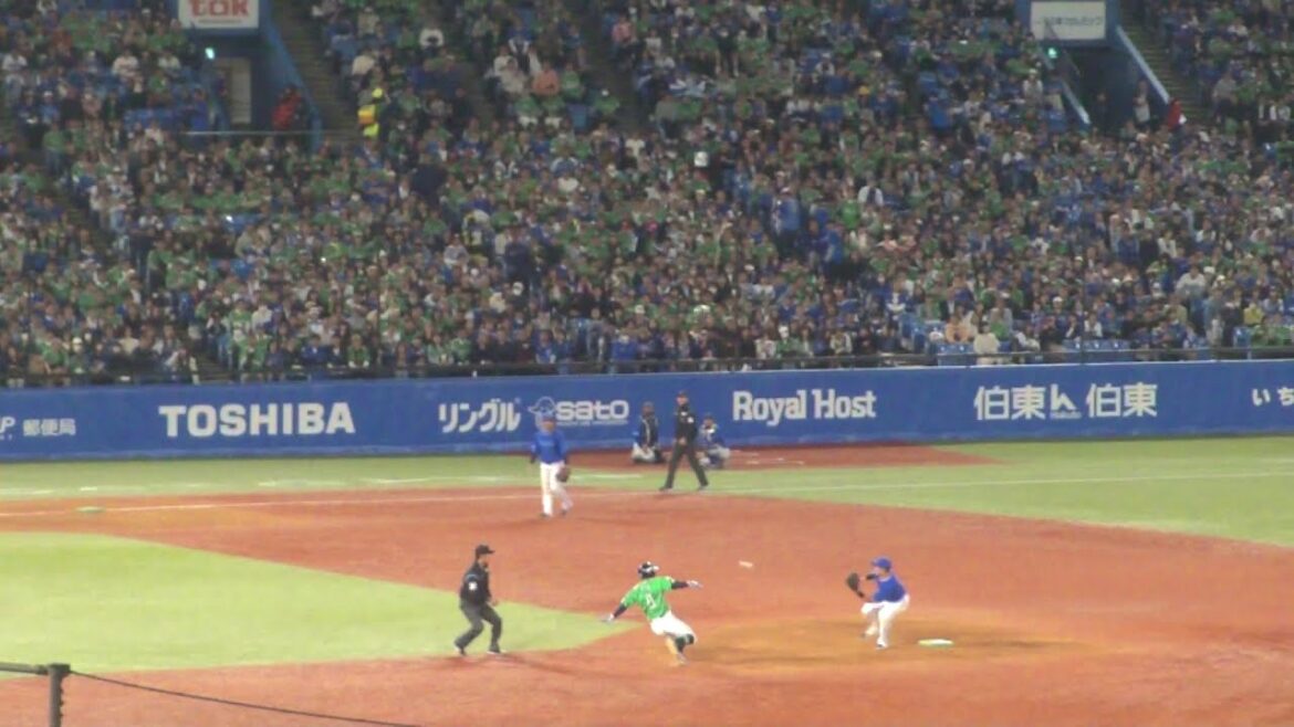 DeNA 山本祐大 盗塁阻止でナイスプレー　茂木栄五郎は盗塁失敗　ヤクルト vs DeNA　2025年4月30日(水) 神宮球場