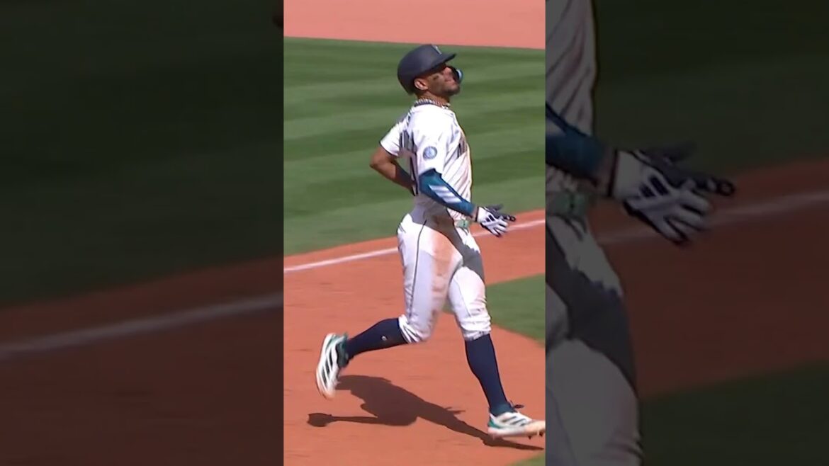 フリオ・ロドリゲス、打球スレスレで避けました！👍