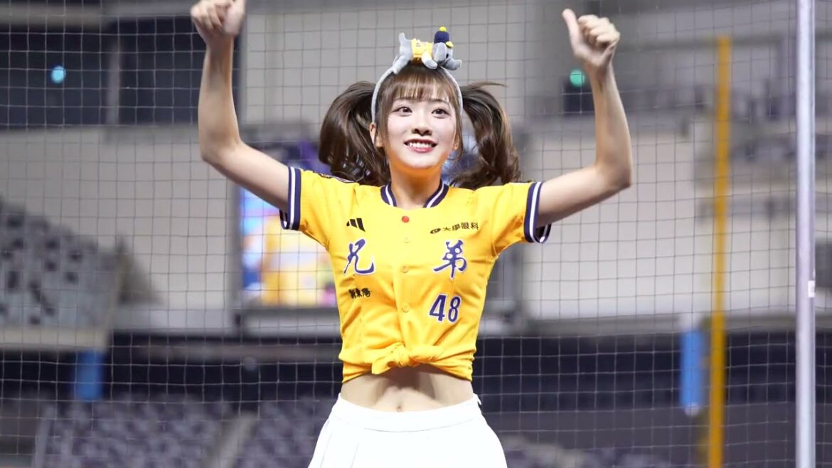 Passion Sisters 小迪，熱身賽張仁瑋應援，新人應援陸續推出，期待許庭綸#cheerleader #中信兄弟 #fancam #洗迪琦