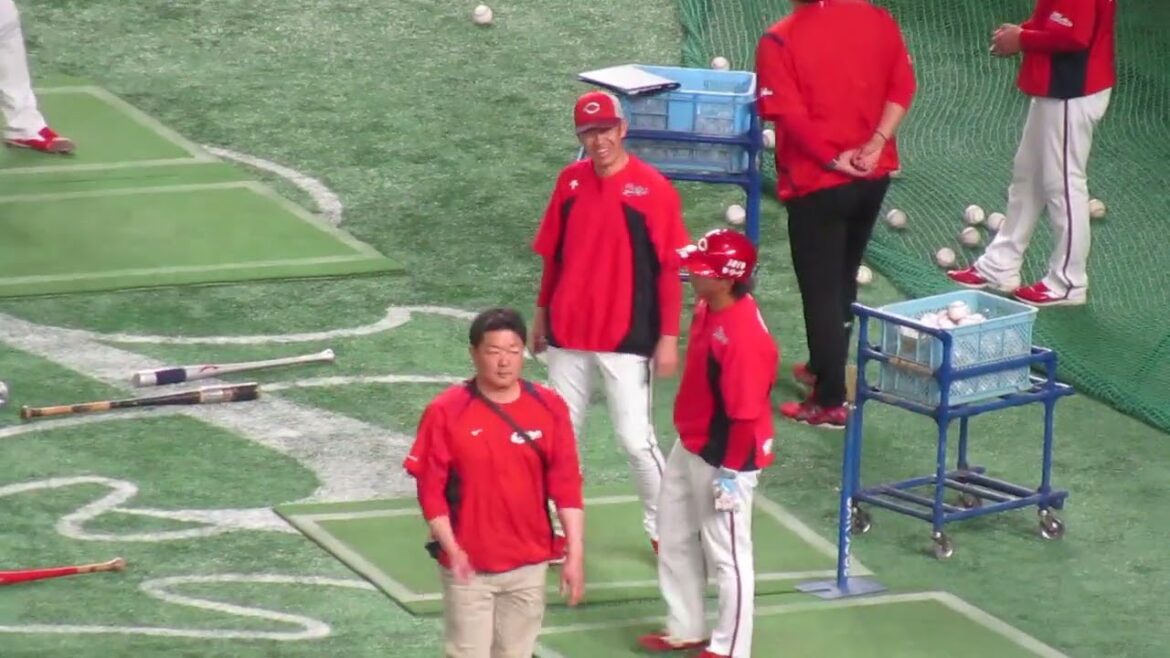 羽月隆太郎 久本祐一 打撃投手と楽しそう＜読売ジャイアンツ 対 広島カープ 2025年4月30日＞