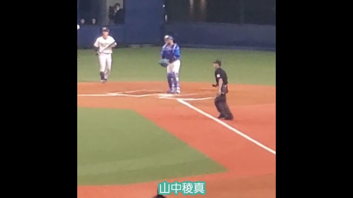 20250309　打席に向かう山中稜真　8回ｳﾗ　ｵﾘｯｸｽ･ﾊﾞﾌｧﾛｰｽﾞ【｢翼｣／レミオロメン】@京ｾﾗﾄﾞｰﾑ大阪･ﾚﾌﾄ外野下段 ｵｰﾌﾟﾝ戦