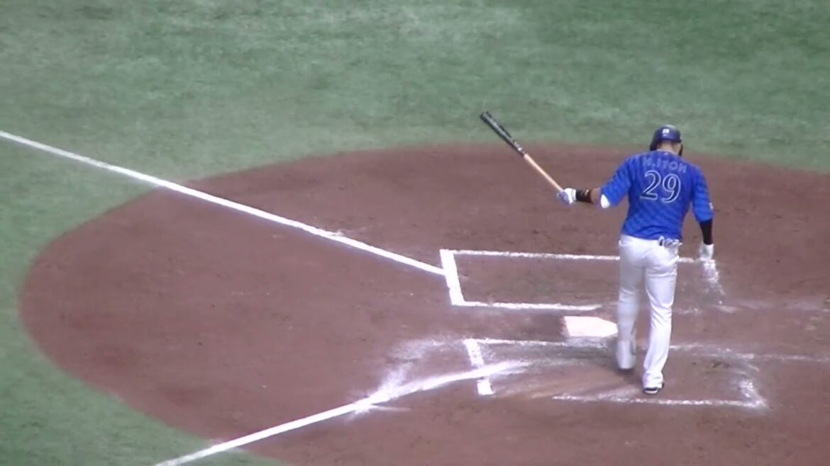 伊藤光をセカンドフライにとるグリフィン【読売ジャイアンツ対 横浜DeNAベイスターズ2024年7月13日】