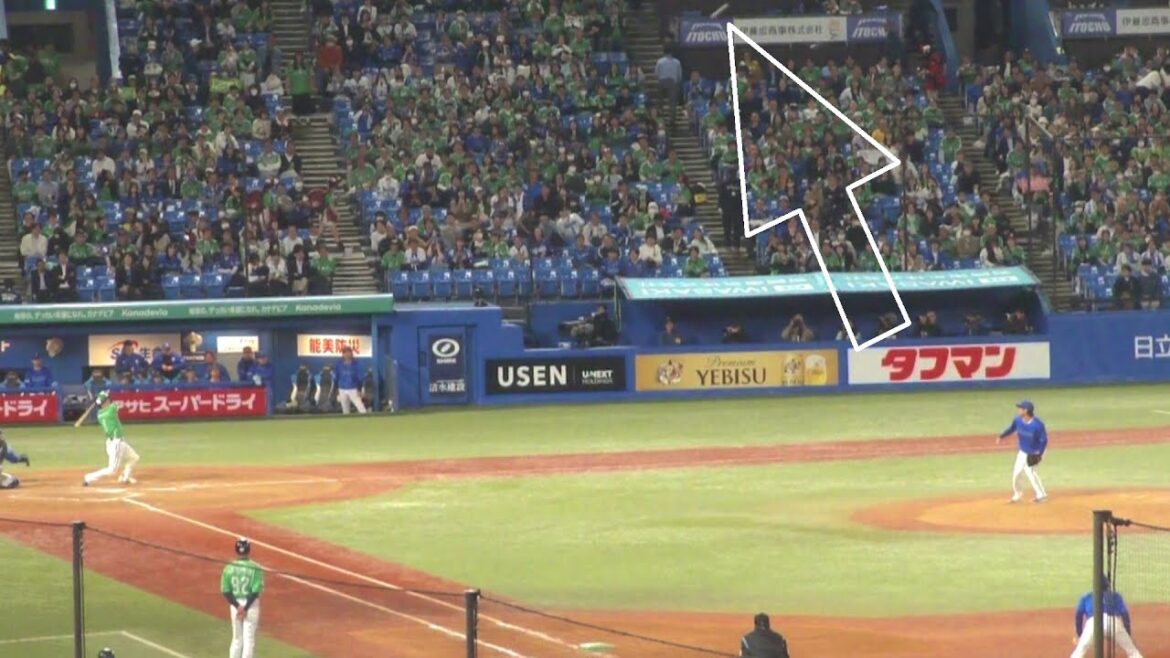 ヤクルト 山田哲人 あわやホームランの惜しい当たりのセンターフライ　ヤクルト vs DeNA　2025年4月30日(水) 神宮球場