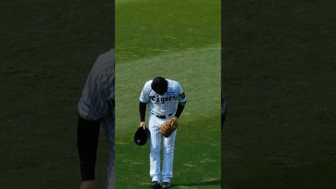 同点の3号ソロを放ちファンの歓声に応える森下翔太