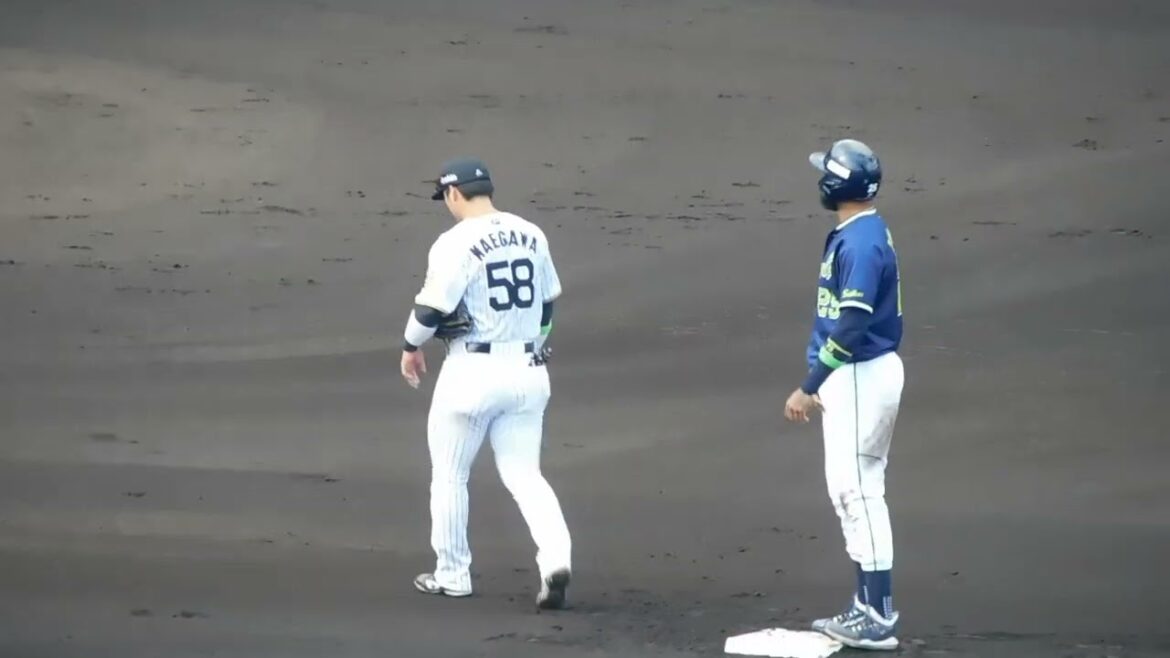 【この時間を有効に】リクエスト中にタイムをかけずにマウンドで打ち合わせをする坂本誠志郎