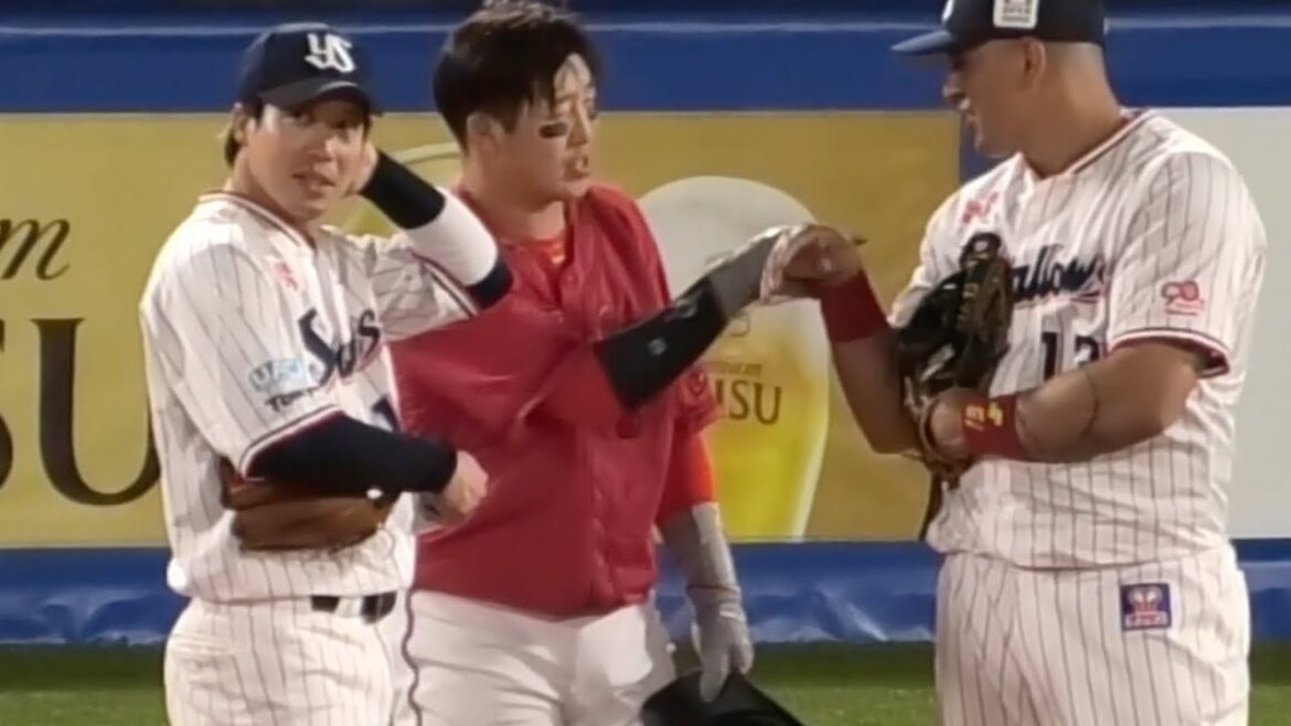 リクエスト中、小園海斗がパイセン山田、オスナと談笑！広島東洋カープvs東京ヤクルトスワローズ 2025年5月7日