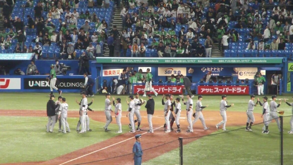 読売ジャイアンツ マルティネスが内山壮真を空振り三振に打ち取り試合終了　ヤクルト 2 - 3 巨人　2025年5月10日(土)　神宮球場