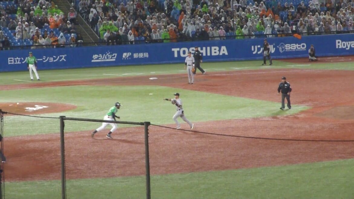 巨人 吉川尚輝のキャッチによるダブルプレー　ヤクルト vs 巨人　2025年5月9日(金)　神宮球場