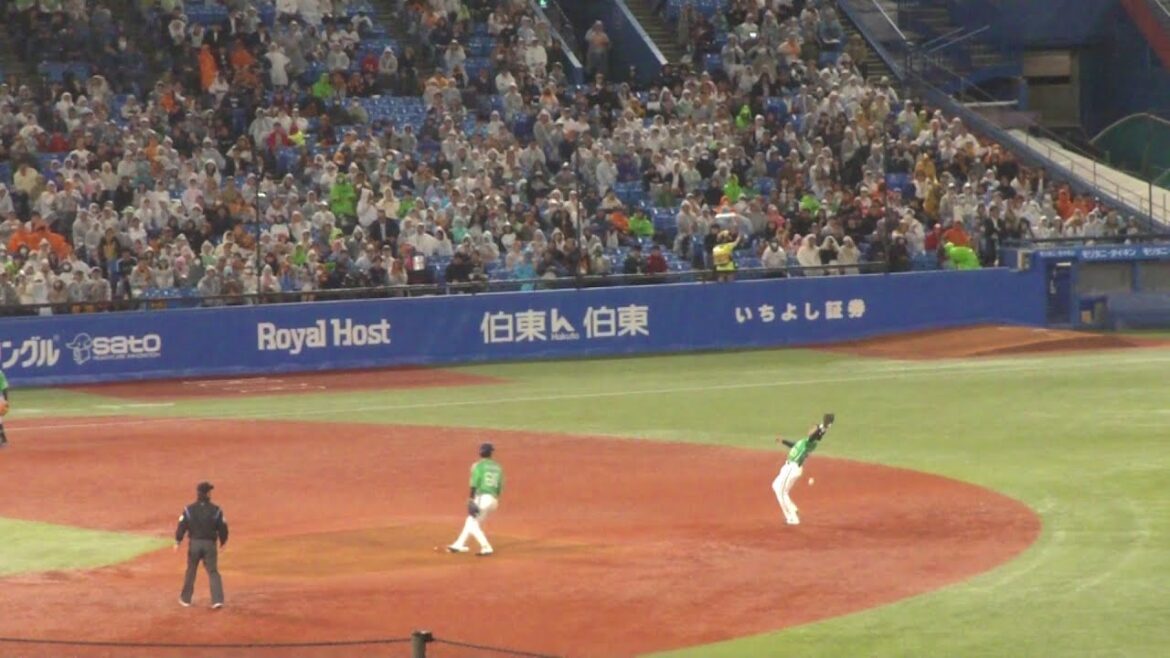 ヤクルト 赤羽由紘 タイムリーエラーで失点　ヤクルト vs 巨人　2025年5月9日(金) 神宮球場