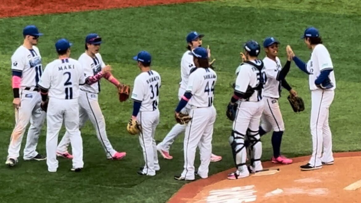 勝利の瞬間ハイタッチ入江大生勇者の遺伝子横浜DeNAベイスターズ2025年5月11日広島東洋カープ