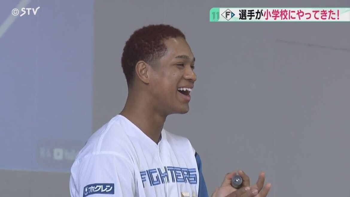 万波選手「優勝は１００％」児童のするどい質問に爆笑！ファイターズ選手が小学校訪問