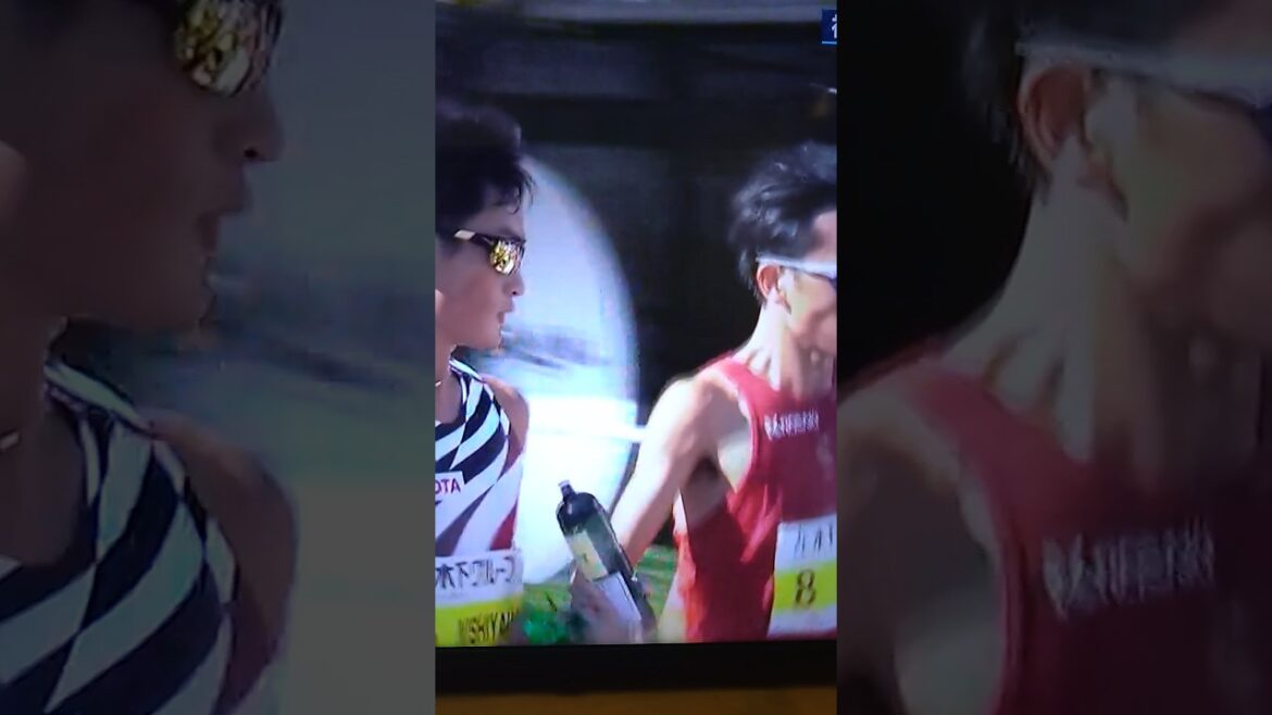 西山和弥(トヨタ自動車) 給水ボトルを貰う #福岡国際マラソン #陸上  #駅伝