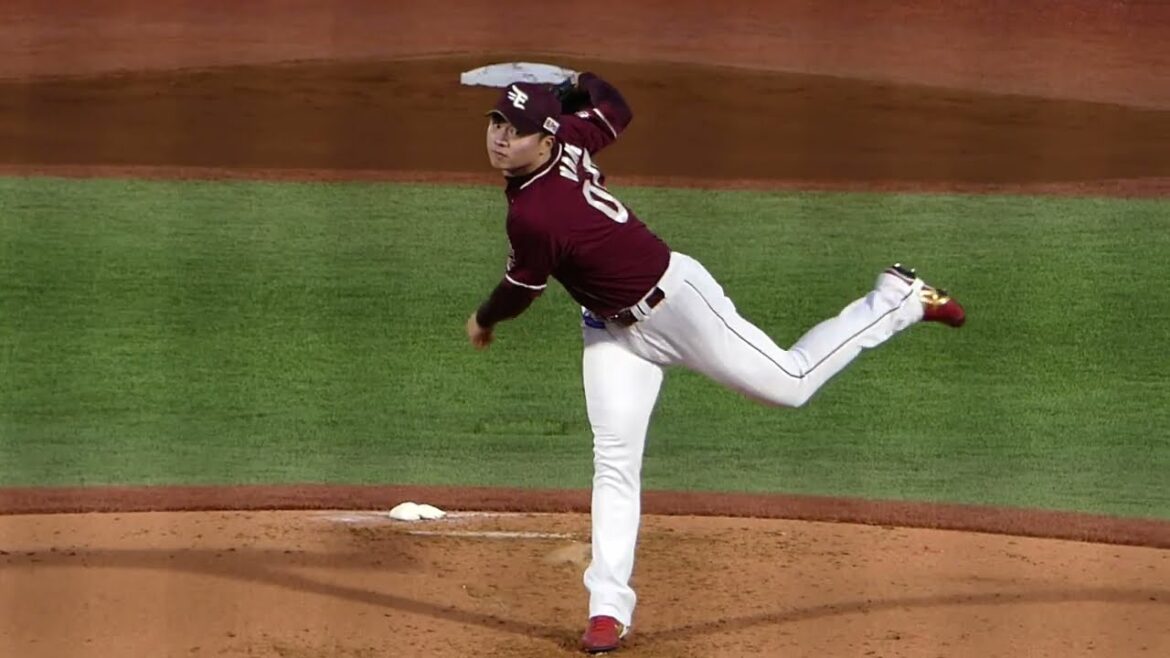 2025年5月13日 イースタンリーグ 東北楽天・王 彦程（ワン・イェンチェン） 投手の準備投球（ボールデッド中)