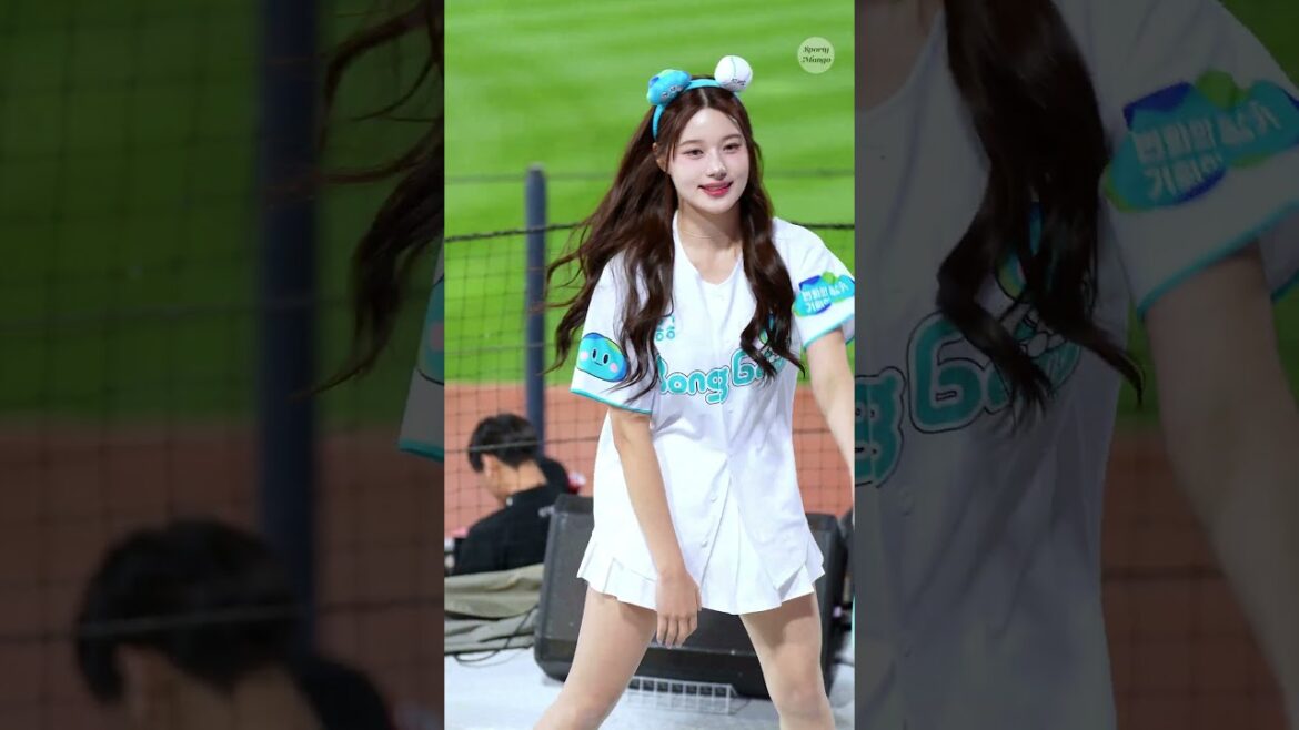 로하스 선수를 응원하는 이예빈 치어리더