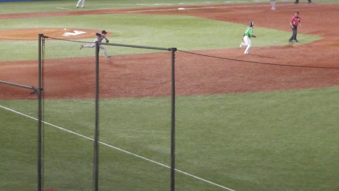 巨人 増田陸のランニングスローによる、361のダブルプレー　ヤクルト vs 巨人　2025年5月11日(日)　神宮球場