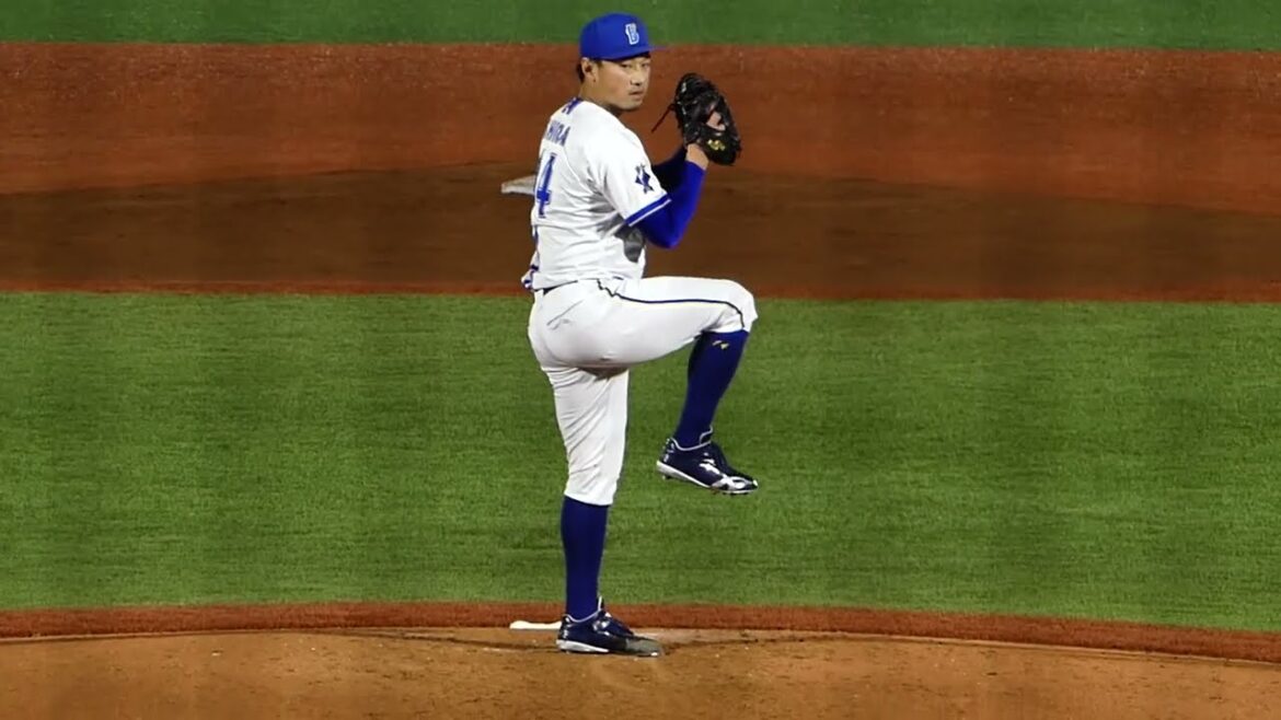 2025年5月14日 イースタンリーグ 東北楽天戦・ 石田 健大 投手の準備投球（ボールデッド中)