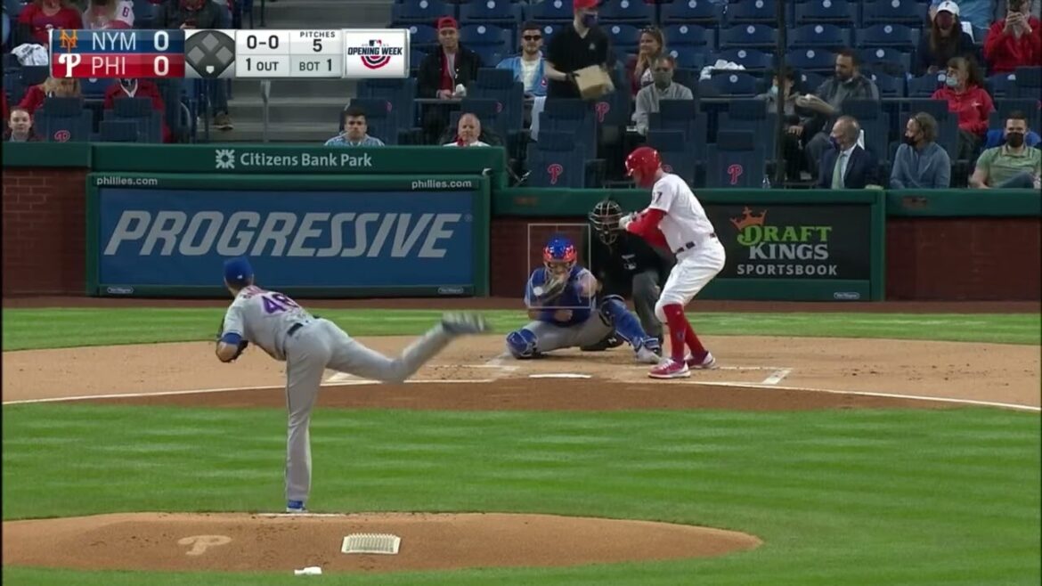 デグロムさんがアウトロービタビタに160km/hのフォーシームを投げ込むだけ