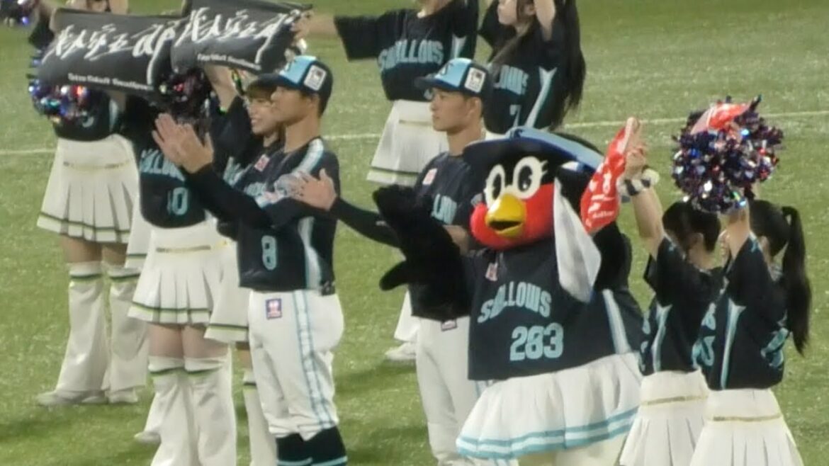 茂木栄五郎＆宮本丈、外野スタンドに勝利の報告にくる 2025/5/17