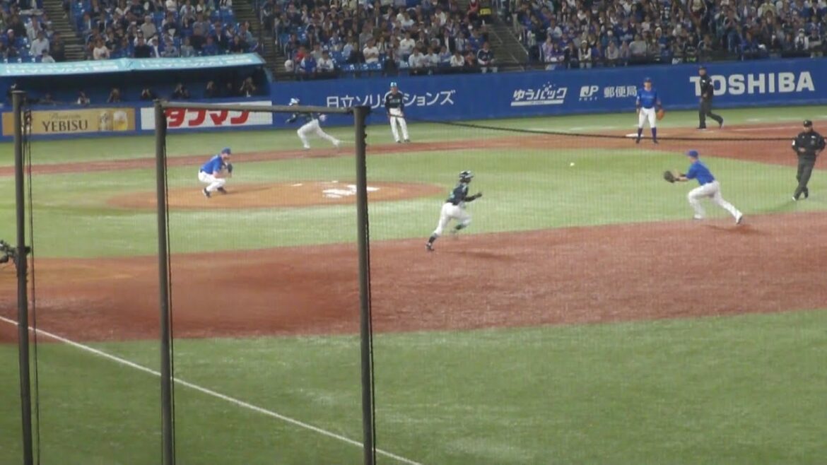 DeNA 牧秀悟 バックホームでナイスプレー　ヤクルト vs DeNA　2025年5月16日(金) 神宮球場