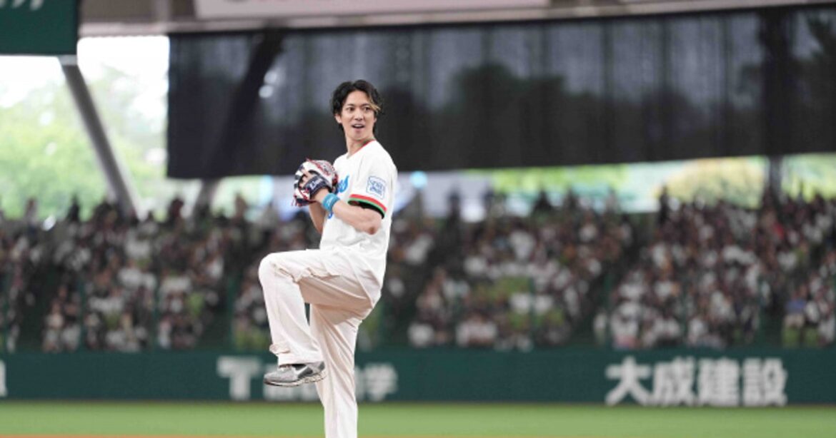 ORICON NEWS：ふぉ～ゆ～辰巳雄大、ノーバウンド投球も自己採点は39点「サンキューです！」　憧れの人物とキャッチボールも | 毎日新聞