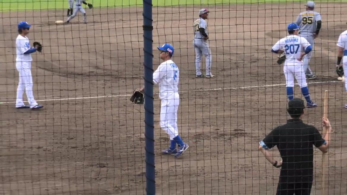 中日ドラゴンズ 土田龍空選手が駿太選手とキャッチボールをしながら軽やかなグラブさばきを見せる 2025/5/16 ナゴヤ球場