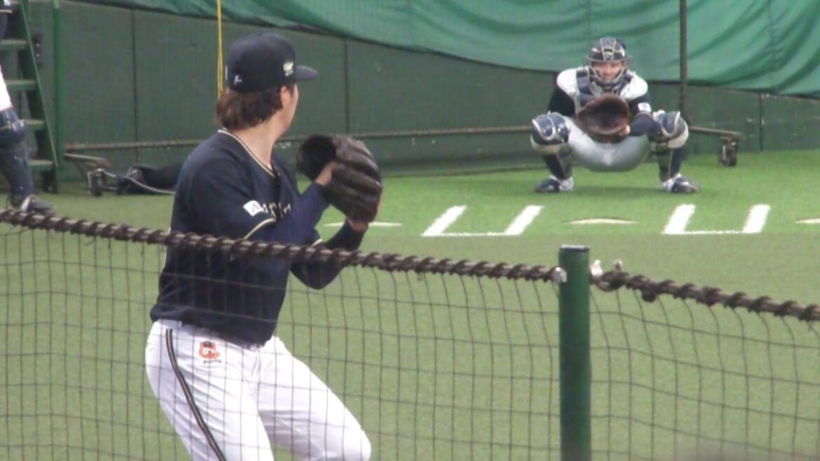 オリックス 東晃平が試合前にブルペンで投球練習　西武 vs オリックス　2025年5月17日(土) ベルーナドーム