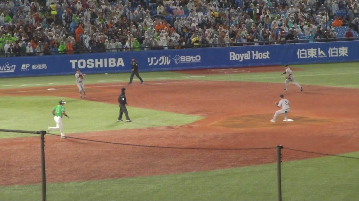 巨人 坂本勇人のキャッチによる、543のダブルプレー　ヤクルト vs 巨人　2025年5月9日(金)　神宮球場