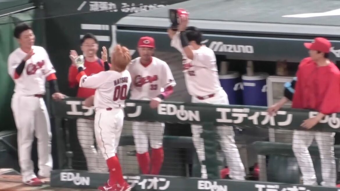 8回、坂倉将吾がダメ押しタイムリーを打った瞬間のカープベンチ！羽月の茶髪⁉️あらわに！広島東洋カープvs読売ジャイアンツ 2025年5月14日