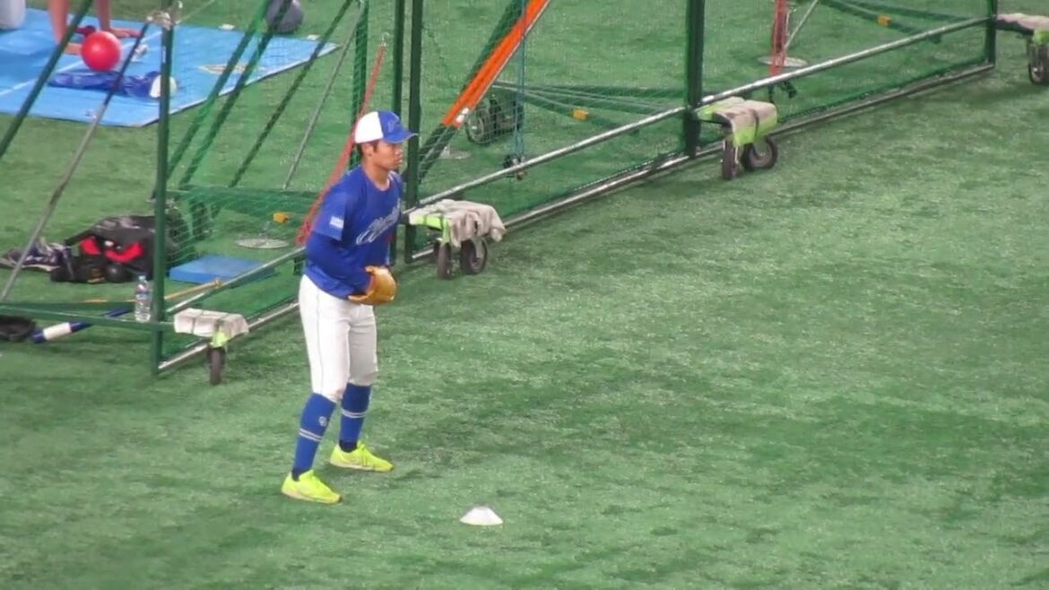 ドラゴンズ根尾昂 楽しそうに投球練習（読売ジャイアンツ対 中日ドラゴンズ 2025年5月16日）