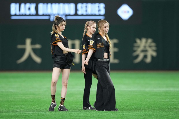 「『BLACK DIAMOND SERIES2025』巨人－中日戦」に登場したIS:SUE（C）YOMIURI GIANTS