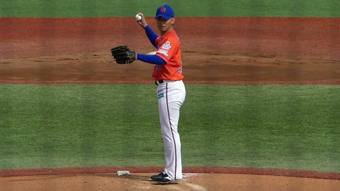 2025年5月21日 イースタンリーグ オイシックス新潟・小林 珠維 投手の準備投球（ボールデッド中)